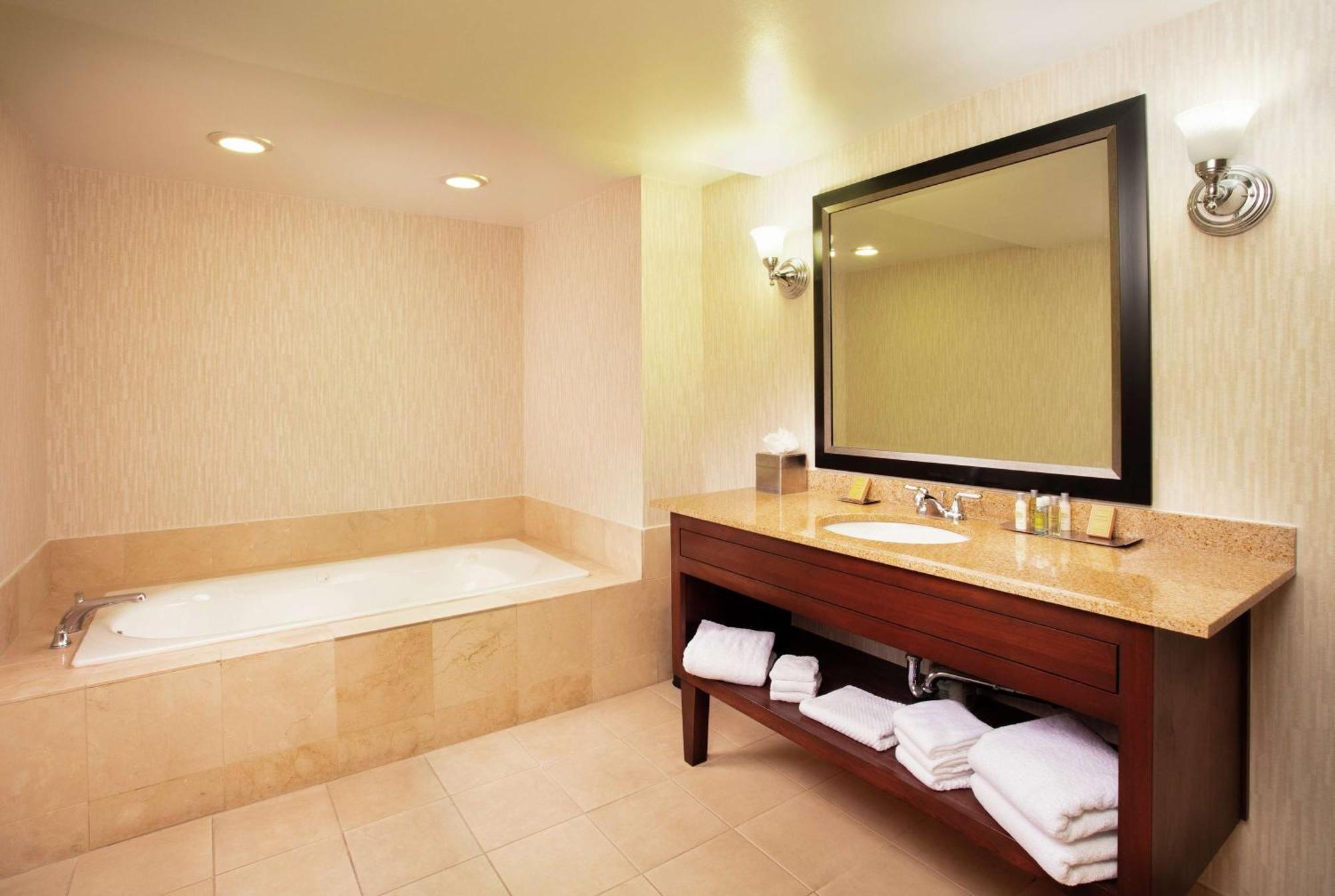 Doubletree By Hilton Hotel Колумбия Екстериор снимка